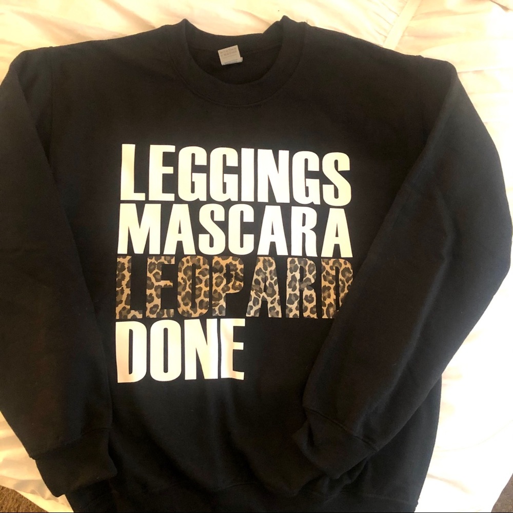 “Leggings mascara leopard done” sweatshirt